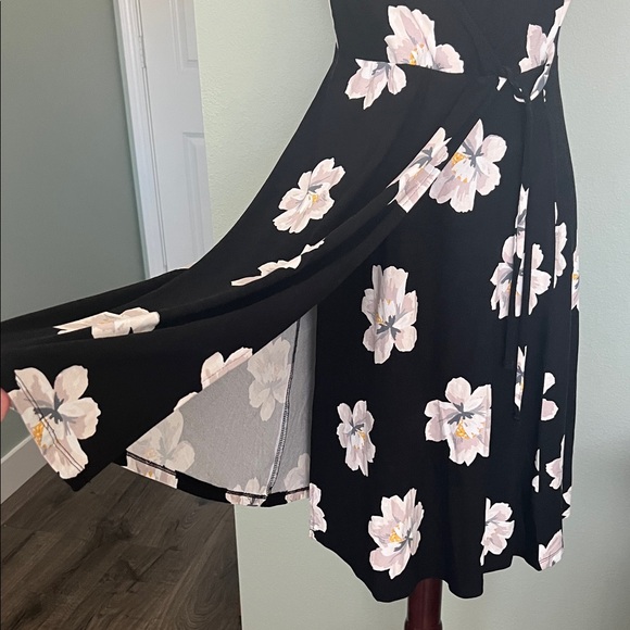 Old Navy Black Floral Faux Wrap Midi Dress - Picture 7 of 12